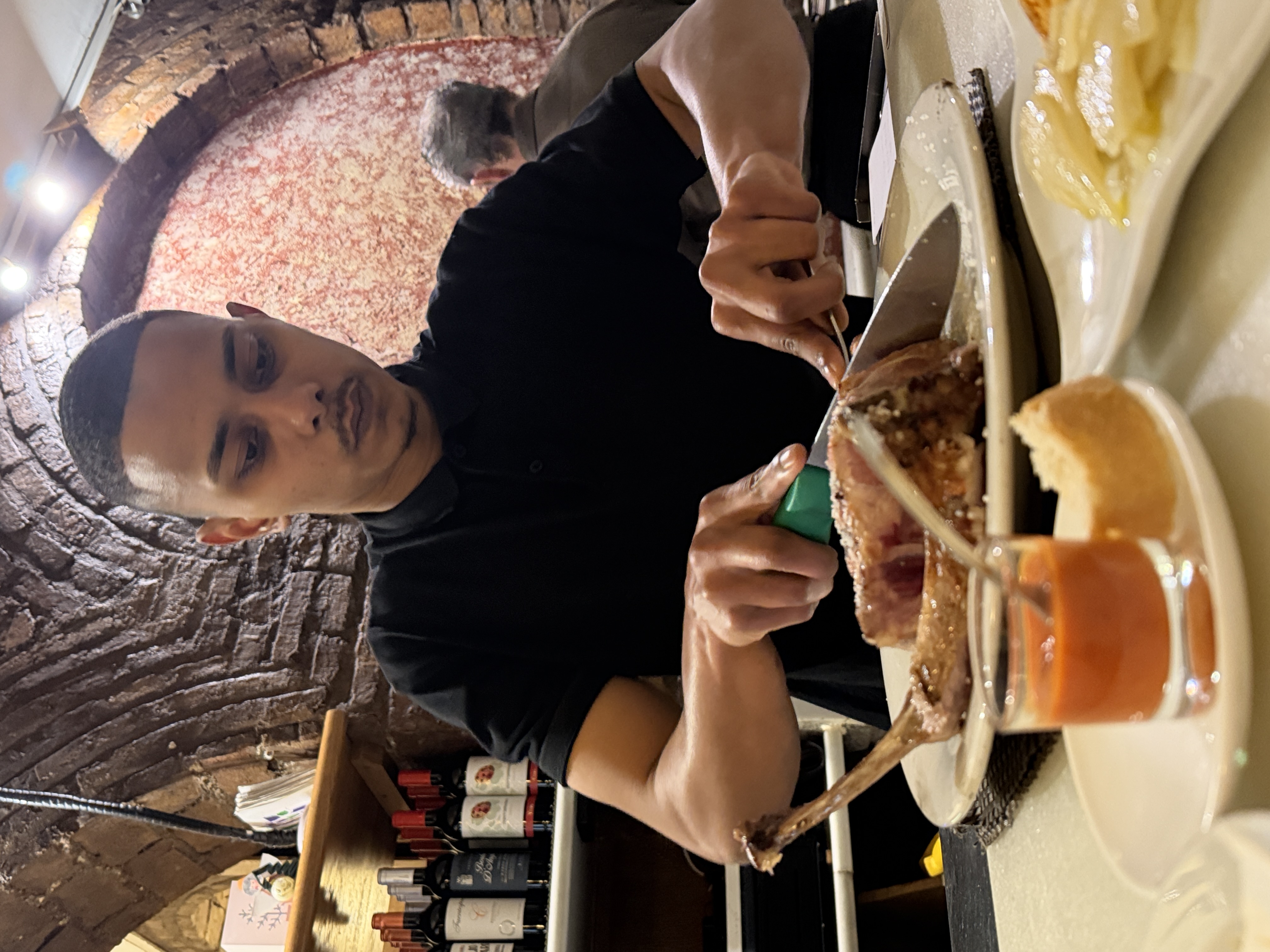 Cortando el chuletón — Antonio Pérez Granada